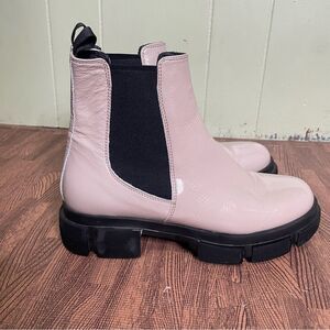 𝅺L’IDEA by Lori Patent Leather‎ Lug Sole Chelsea Boots Size 39